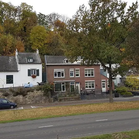 Holiday home Huisje Aan De Maas Maastricht