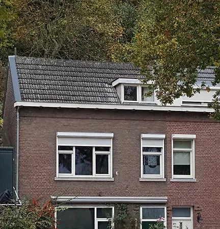 Huisje Aan De Maas