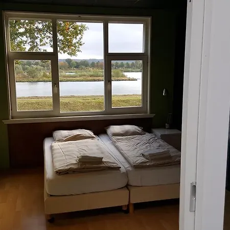 Holiday home Huisje Aan De Maas
